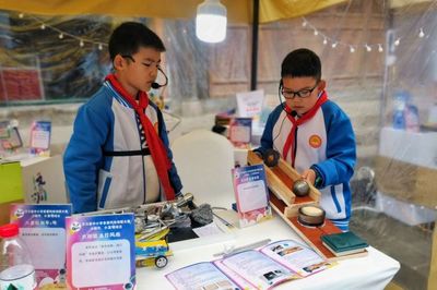 小学文化点亮创业路 从传统手艺到现代科技的文化转型之旅